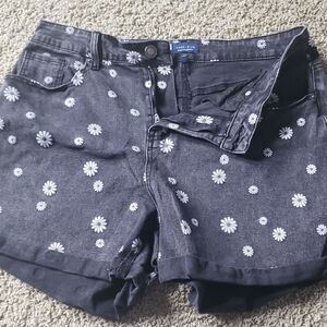 Black Jean Shorts W/ White Daisies Size 14